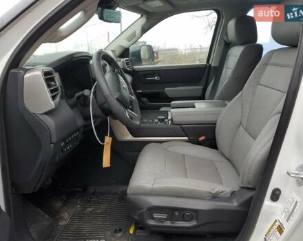 Белый Тойота Секвойя, объемом двигателя 3.4 л и пробегом 5 тыс. км за 96000 $, фото 6 на Automoto.ua