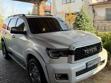 Белый Тойота Секвойя, объемом двигателя 5.7 л и пробегом 257 тыс. км за 21999 $, фото 1 на Automoto.ua