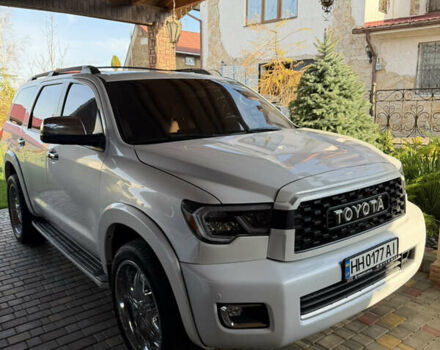 Белый Тойота Секвойя, объемом двигателя 5.7 л и пробегом 257 тыс. км за 21999 $, фото 1 на Automoto.ua