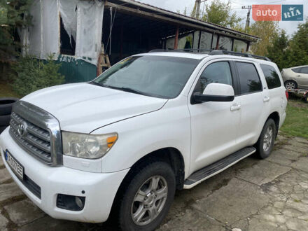 Белый Тойота Секвойя, объемом двигателя 5.7 л и пробегом 338 тыс. км за 21000 $, фото 1 на Automoto.ua