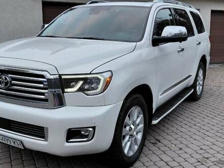 Белый Тойота Секвойя, объемом двигателя 5.66 л и пробегом 361 тыс. км за 34000 $, фото 1 на Automoto.ua
