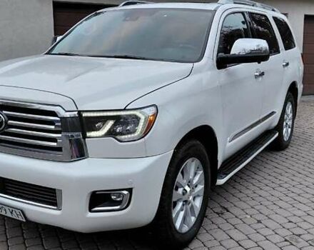 Белый Тойота Секвойя, объемом двигателя 5.66 л и пробегом 361 тыс. км за 34000 $, фото 1 на Automoto.ua