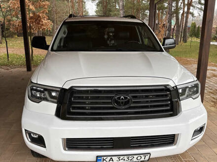 Белый Тойота Секвойя, объемом двигателя 5.66 л и пробегом 148 тыс. км за 37500 $, фото 1 на Automoto.ua