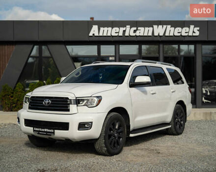 Белый Тойота Секвойя, объемом двигателя 5.66 л и пробегом 139 тыс. км за 39900 $, фото 1 на Automoto.ua
