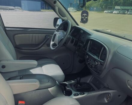 Черный Тойота Секвойя, объемом двигателя 4.7 л и пробегом 486 тыс. км за 10952 $, фото 7 на Automoto.ua