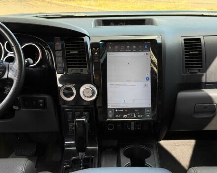 Черный Тойота Секвойя, объемом двигателя 5.7 л и пробегом 182 тыс. км за 17500 $, фото 19 на Automoto.ua