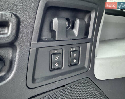 Черный Тойота Секвойя, объемом двигателя 5.66 л и пробегом 241 тыс. км за 23000 $, фото 53 на Automoto.ua