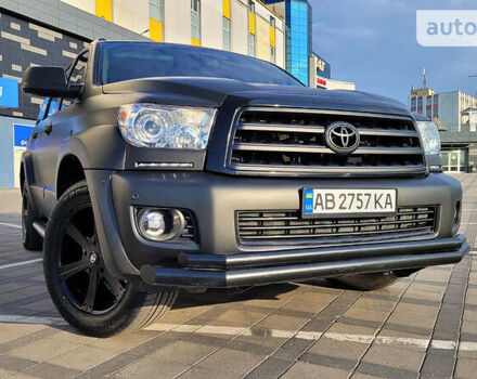 Черный Тойота Секвойя, объемом двигателя 5.6 л и пробегом 250 тыс. км за 32999 $, фото 4 на Automoto.ua