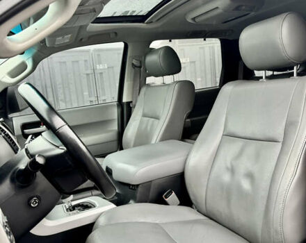 Черный Тойота Секвойя, объемом двигателя 5.66 л и пробегом 241 тыс. км за 23000 $, фото 37 на Automoto.ua