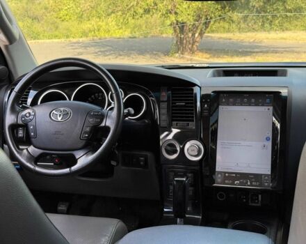 Черный Тойота Секвойя, объемом двигателя 5.7 л и пробегом 182 тыс. км за 17500 $, фото 18 на Automoto.ua