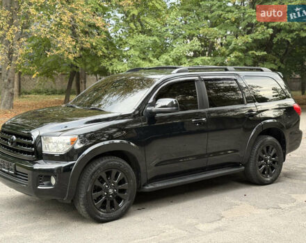 Черный Тойота Секвойя, объемом двигателя 5.66 л и пробегом 226 тыс. км за 24999 $, фото 2 на Automoto.ua