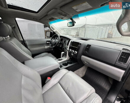 Черный Тойота Секвойя, объемом двигателя 5.66 л и пробегом 241 тыс. км за 23000 $, фото 27 на Automoto.ua