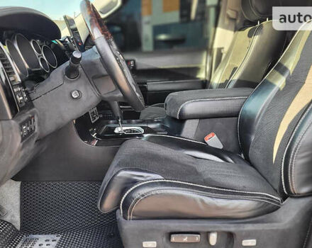 Черный Тойота Секвойя, объемом двигателя 5.6 л и пробегом 250 тыс. км за 32999 $, фото 54 на Automoto.ua