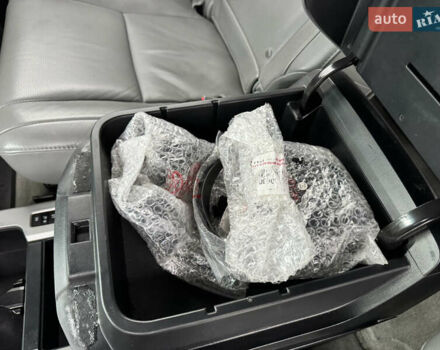 Черный Тойота Секвойя, объемом двигателя 5.66 л и пробегом 241 тыс. км за 23000 $, фото 40 на Automoto.ua