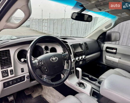 Черный Тойота Секвойя, объемом двигателя 5.66 л и пробегом 241 тыс. км за 23000 $, фото 38 на Automoto.ua