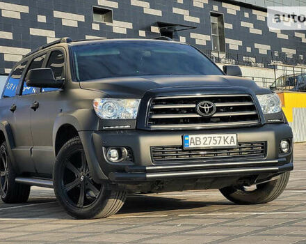 Черный Тойота Секвойя, объемом двигателя 5.6 л и пробегом 250 тыс. км за 32999 $, фото 2 на Automoto.ua