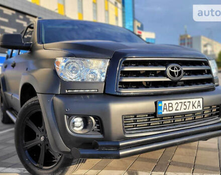 Черный Тойота Секвойя, объемом двигателя 5.6 л и пробегом 250 тыс. км за 32999 $, фото 7 на Automoto.ua