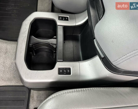 Черный Тойота Секвойя, объемом двигателя 5.66 л и пробегом 241 тыс. км за 23000 $, фото 43 на Automoto.ua