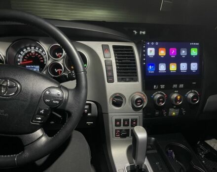 Черный Тойота Секвойя, объемом двигателя 5.7 л и пробегом 328 тыс. км за 23700 $, фото 2 на Automoto.ua