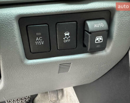 Черный Тойота Секвойя, объемом двигателя 5.66 л и пробегом 241 тыс. км за 23000 $, фото 34 на Automoto.ua