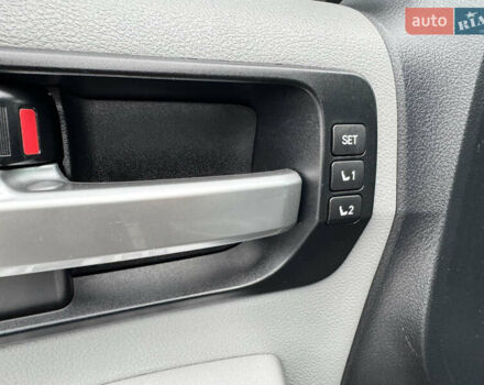 Черный Тойота Секвойя, объемом двигателя 5.66 л и пробегом 241 тыс. км за 23000 $, фото 33 на Automoto.ua