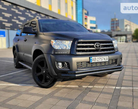 Черный Тойота Секвойя, объемом двигателя 5.6 л и пробегом 250 тыс. км за 32999 $, фото 6 на Automoto.ua