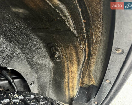 Черный Тойота Секвойя, объемом двигателя 5.66 л и пробегом 241 тыс. км за 23000 $, фото 19 на Automoto.ua