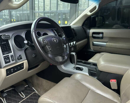 Чорний Тойота Секвойя, об'ємом двигуна 5.66 л та пробігом 240 тис. км за 26000 $, фото 6 на Automoto.ua