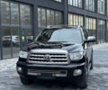 Чорний Тойота Секвойя, об'ємом двигуна 5.66 л та пробігом 240 тис. км за 26000 $, фото 1 на Automoto.ua