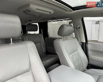 Черный Тойота Секвойя, объемом двигателя 5.66 л и пробегом 241 тыс. км за 23000 $, фото 28 на Automoto.ua