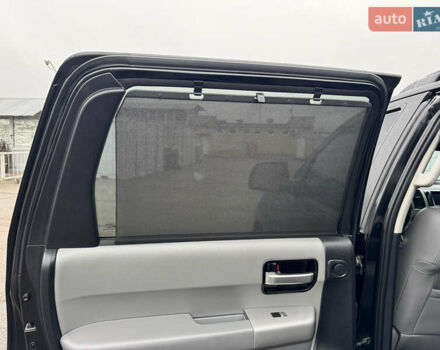 Черный Тойота Секвойя, объемом двигателя 5.66 л и пробегом 241 тыс. км за 23000 $, фото 48 на Automoto.ua