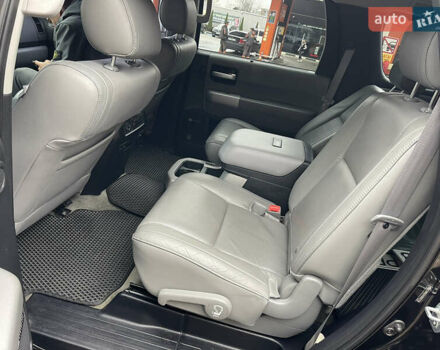 Черный Тойота Секвойя, объемом двигателя 5.7 л и пробегом 228 тыс. км за 24000 $, фото 8 на Automoto.ua