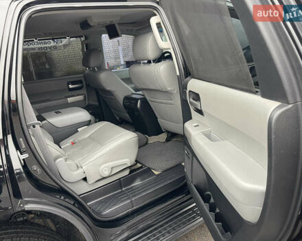 Черный Тойота Секвойя, объемом двигателя 5.7 л и пробегом 228 тыс. км за 24000 $, фото 5 на Automoto.ua
