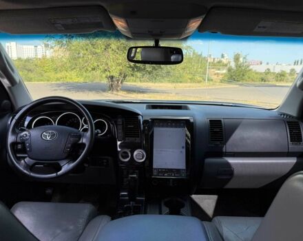 Черный Тойота Секвойя, объемом двигателя 5.7 л и пробегом 182 тыс. км за 17500 $, фото 17 на Automoto.ua