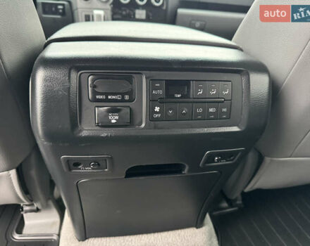 Черный Тойота Секвойя, объемом двигателя 5.66 л и пробегом 241 тыс. км за 23000 $, фото 42 на Automoto.ua