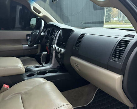 Чорний Тойота Секвойя, об'ємом двигуна 5.66 л та пробігом 240 тис. км за 26000 $, фото 8 на Automoto.ua