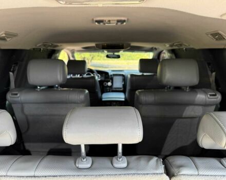 Черный Тойота Секвойя, объемом двигателя 5.7 л и пробегом 182 тыс. км за 17500 $, фото 13 на Automoto.ua