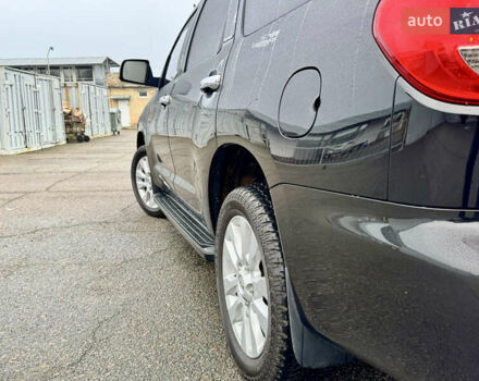 Черный Тойота Секвойя, объемом двигателя 5.66 л и пробегом 241 тыс. км за 23000 $, фото 3 на Automoto.ua