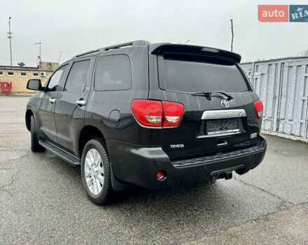 Черный Тойота Секвойя, объемом двигателя 5.66 л и пробегом 241 тыс. км за 23000 $, фото 12 на Automoto.ua