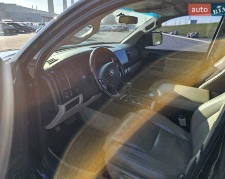 Чорний Тойота Секвойя, об'ємом двигуна 5.66 л та пробігом 310 тис. км за 21500 $, фото 9 на Automoto.ua