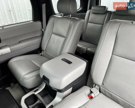 Черный Тойота Секвойя, объемом двигателя 5.66 л и пробегом 241 тыс. км за 23000 $, фото 44 на Automoto.ua