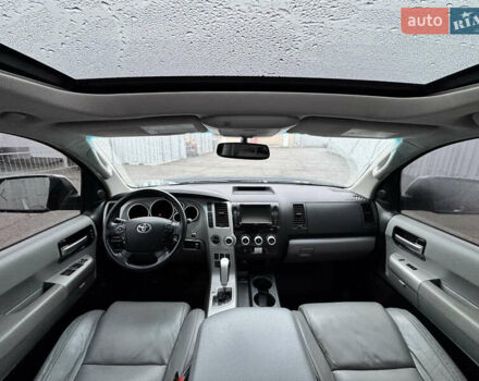 Черный Тойота Секвойя, объемом двигателя 5.66 л и пробегом 241 тыс. км за 23000 $, фото 25 на Automoto.ua