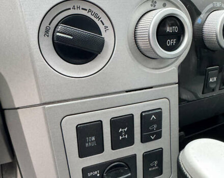 Черный Тойота Секвойя, объемом двигателя 5.66 л и пробегом 241 тыс. км за 23000 $, фото 20 на Automoto.ua