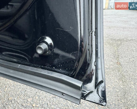 Черный Тойота Секвойя, объемом двигателя 5.66 л и пробегом 241 тыс. км за 23000 $, фото 22 на Automoto.ua