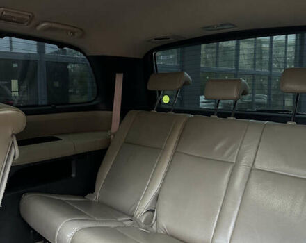 Черный Тойота Секвойя, объемом двигателя 5.66 л и пробегом 170 тыс. км за 26000 $, фото 8 на Automoto.ua