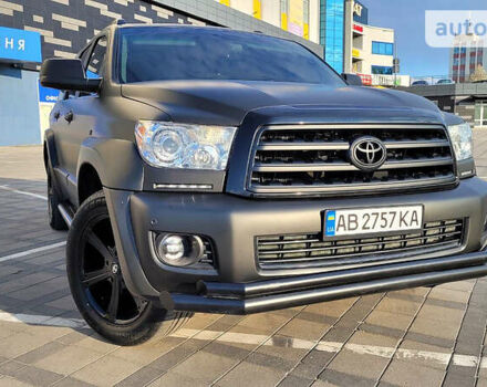 Черный Тойота Секвойя, объемом двигателя 5.6 л и пробегом 250 тыс. км за 32999 $, фото 5 на Automoto.ua