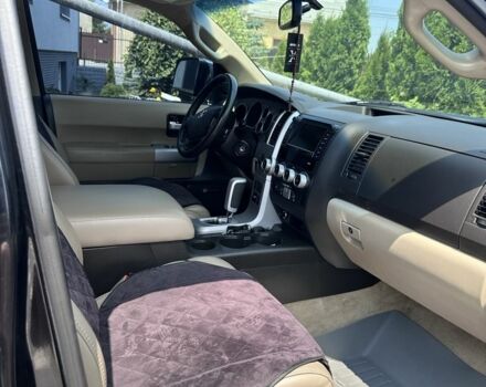 Черный Тойота Секвойя, объемом двигателя 5.7 л и пробегом 200 тыс. км за 22500 $, фото 7 на Automoto.ua