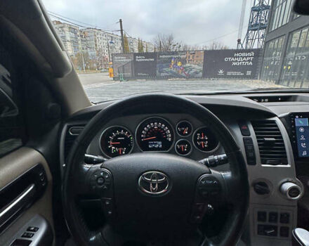 Черный Тойота Секвойя, объемом двигателя 5.66 л и пробегом 170 тыс. км за 26000 $, фото 10 на Automoto.ua