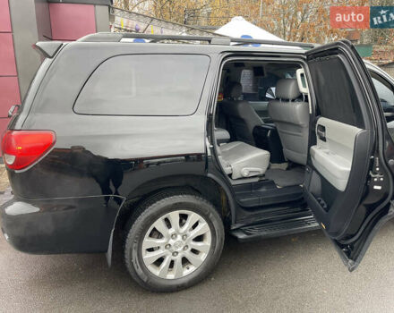 Черный Тойота Секвойя, объемом двигателя 5.7 л и пробегом 228 тыс. км за 24000 $, фото 6 на Automoto.ua