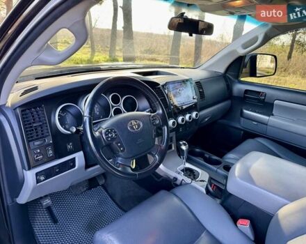 Черный Тойота Секвойя, объемом двигателя 4.6 л и пробегом 275 тыс. км за 21499 $, фото 12 на Automoto.ua
